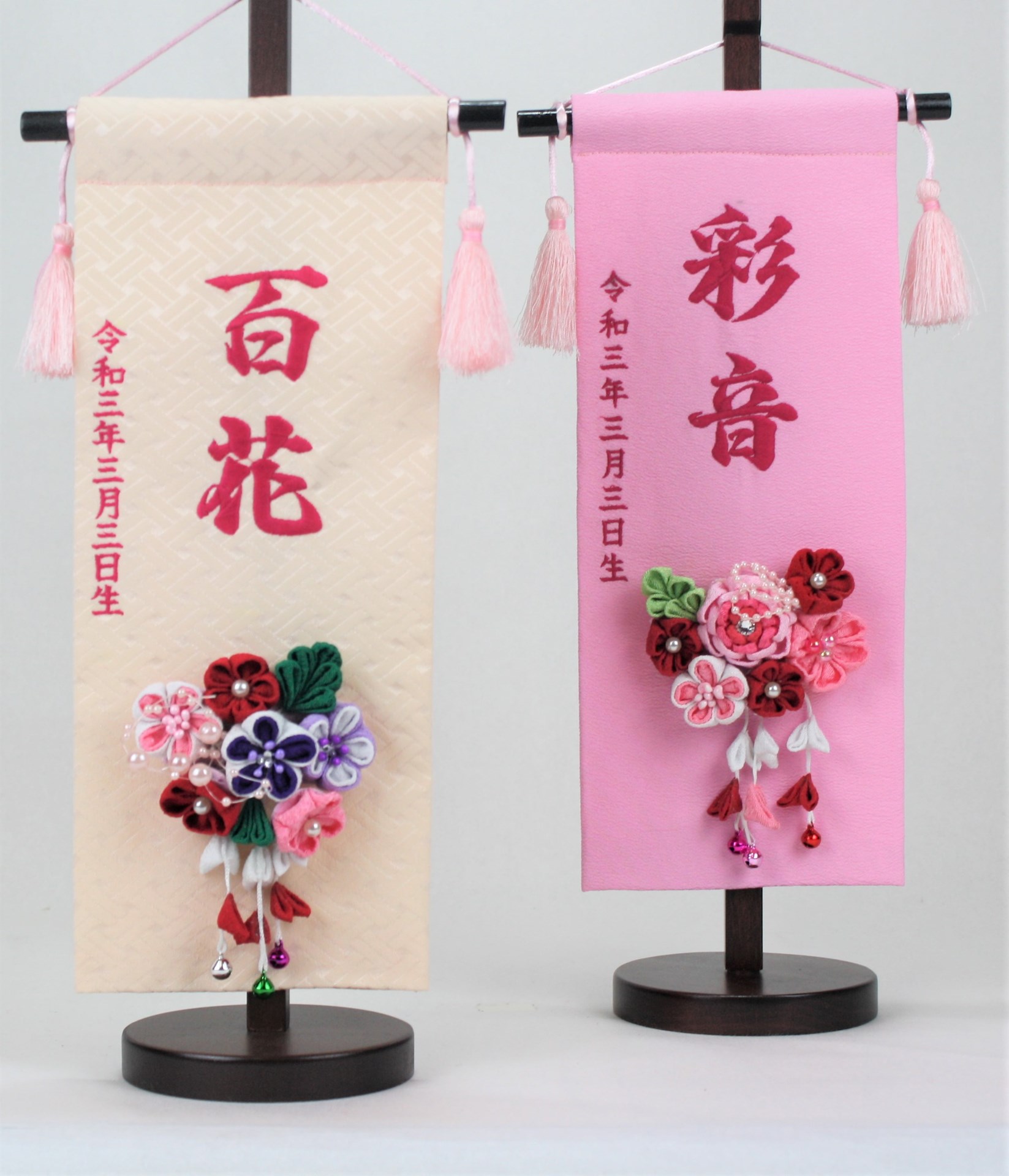 お嬢様の名前と生年月日が刺?で入ります。数量に限りが有りデザインが変更する場合もあります。